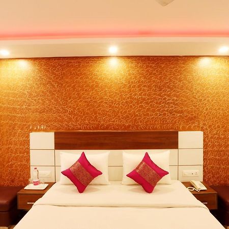 Hotel Classic Nuova Delhi Esterno foto