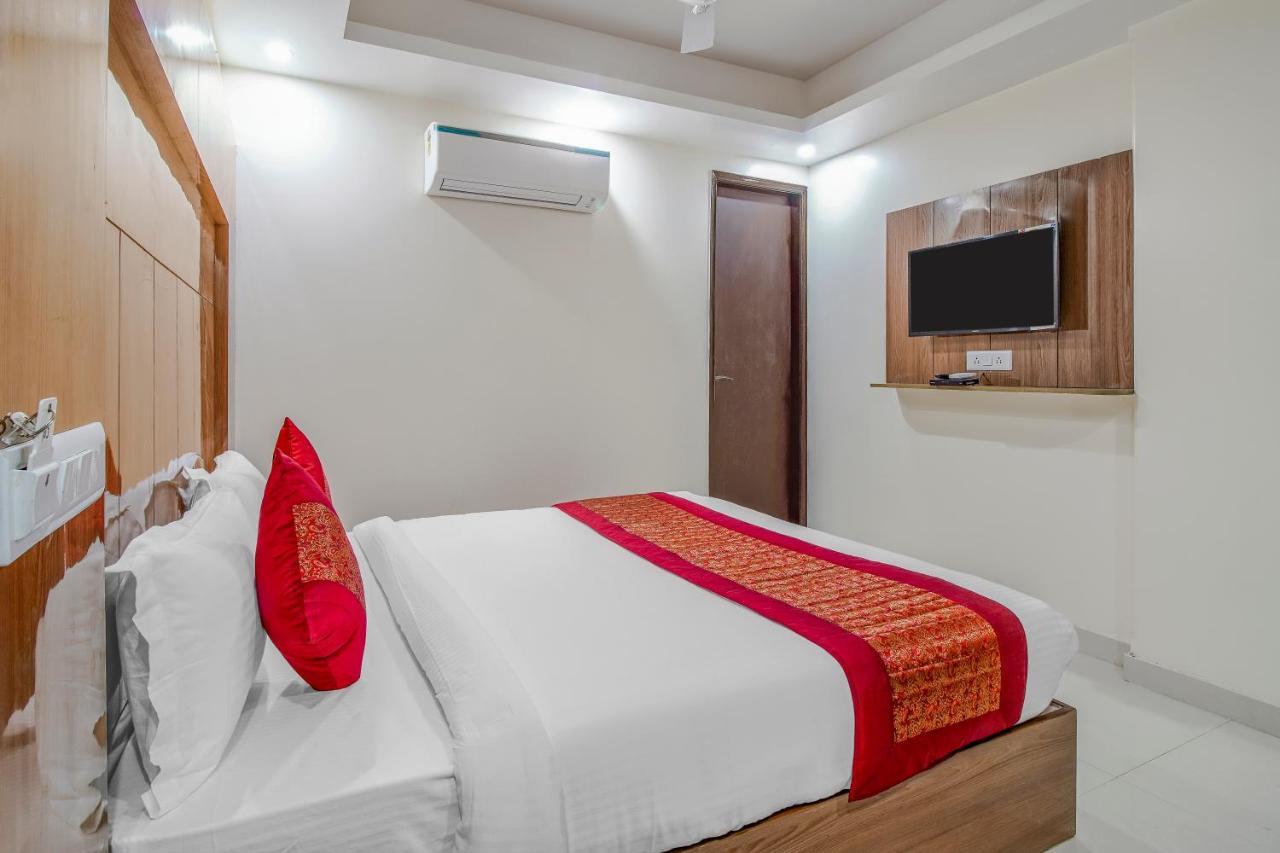 Hotel Classic Nuova Delhi Esterno foto