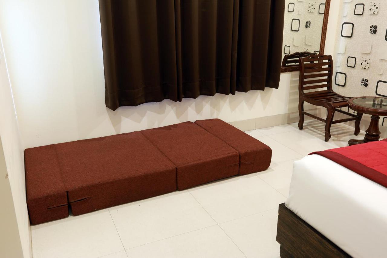 Hotel Classic Nuova Delhi Esterno foto