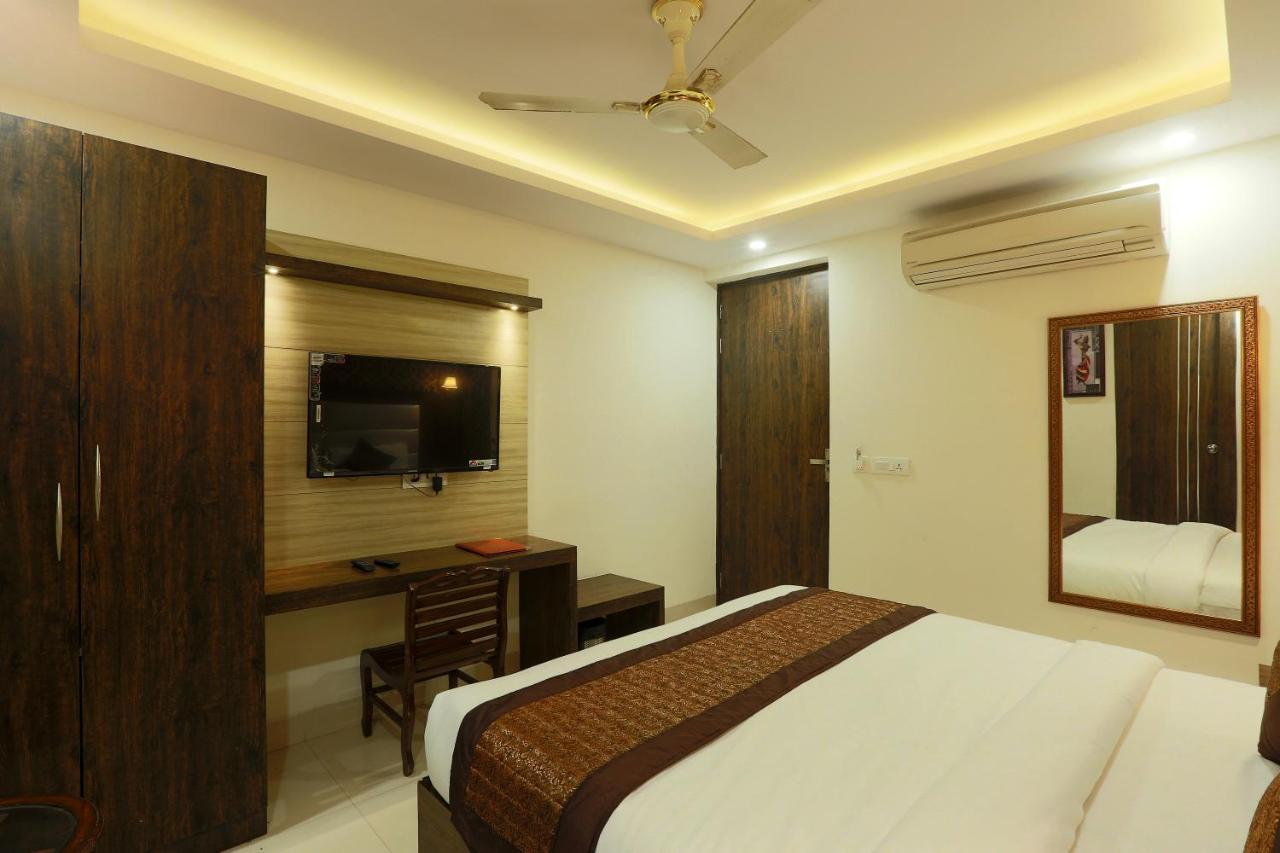 Hotel Classic Nuova Delhi Esterno foto
